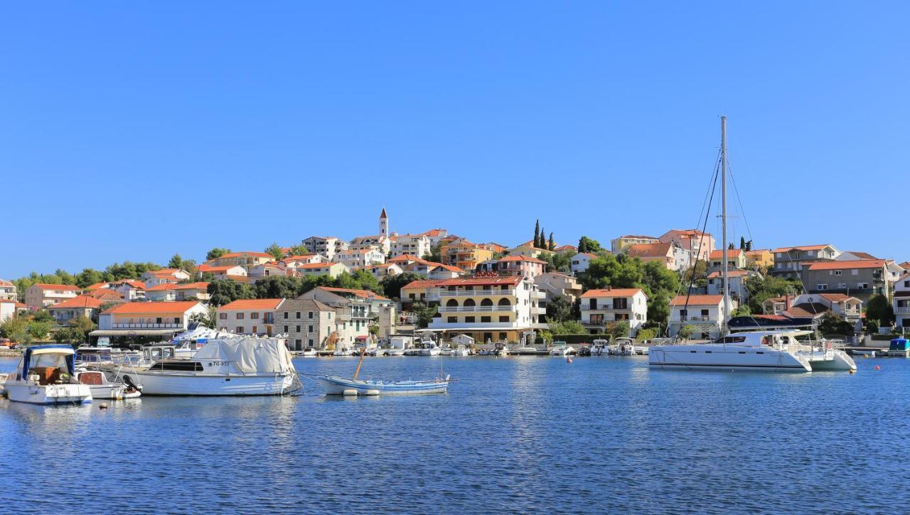 Apartments By The Sea Seget Vranjica, Trogir - 7508 Dış mekan fotoğraf